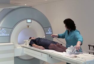 MRI kralježnice kako bi se utvrdio uzrok bolova u donjem dijelu leđa